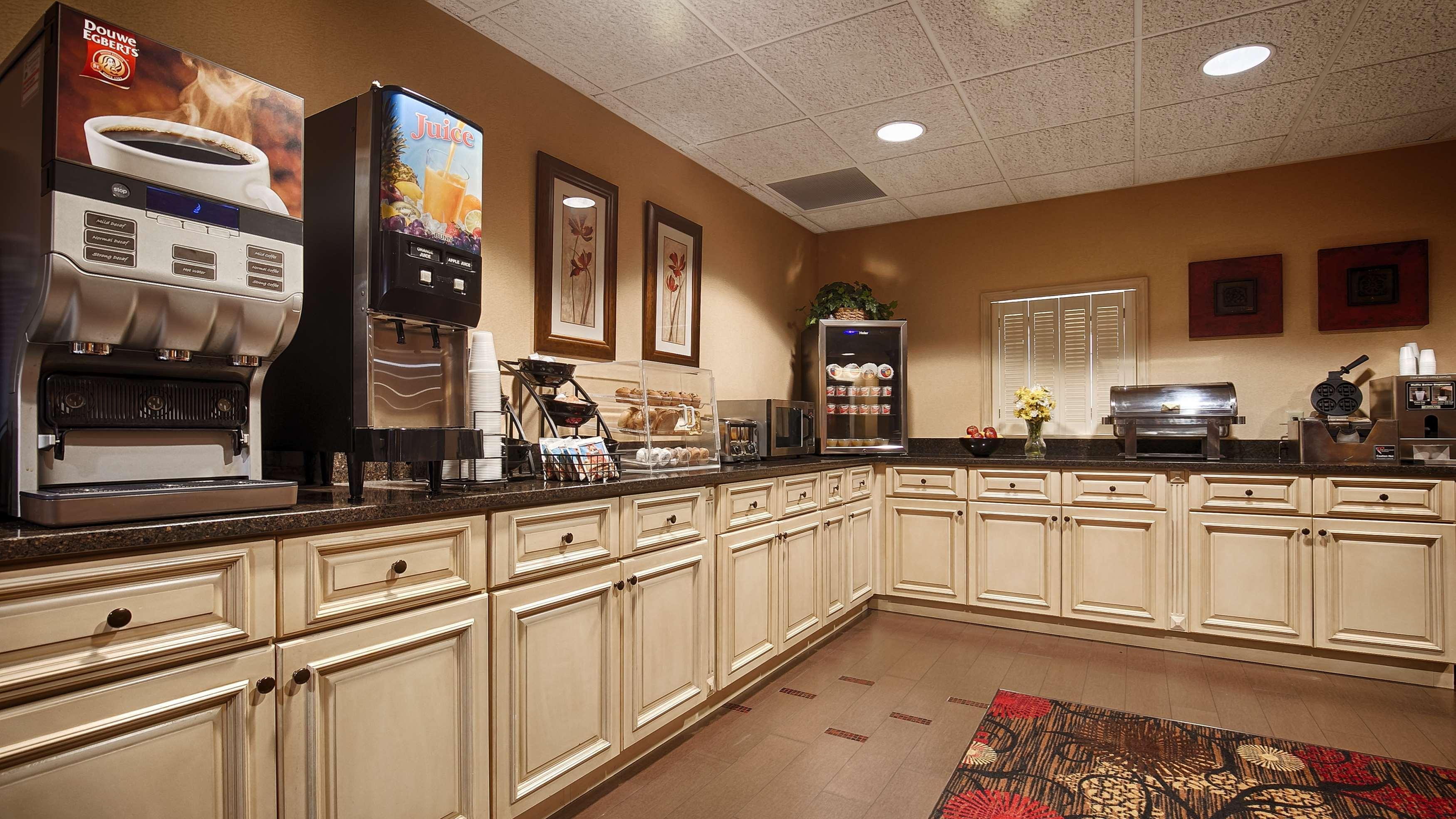Best Western Plus Brandywine Inn & Suites Монтиселло Экстерьер фото