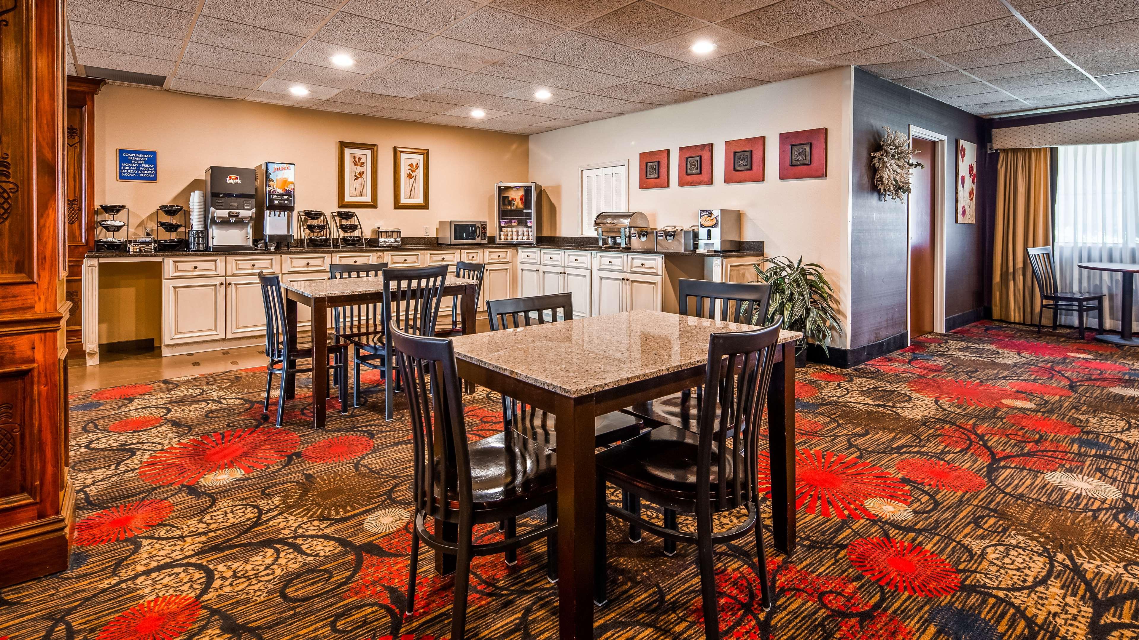 Best Western Plus Brandywine Inn & Suites Монтиселло Экстерьер фото