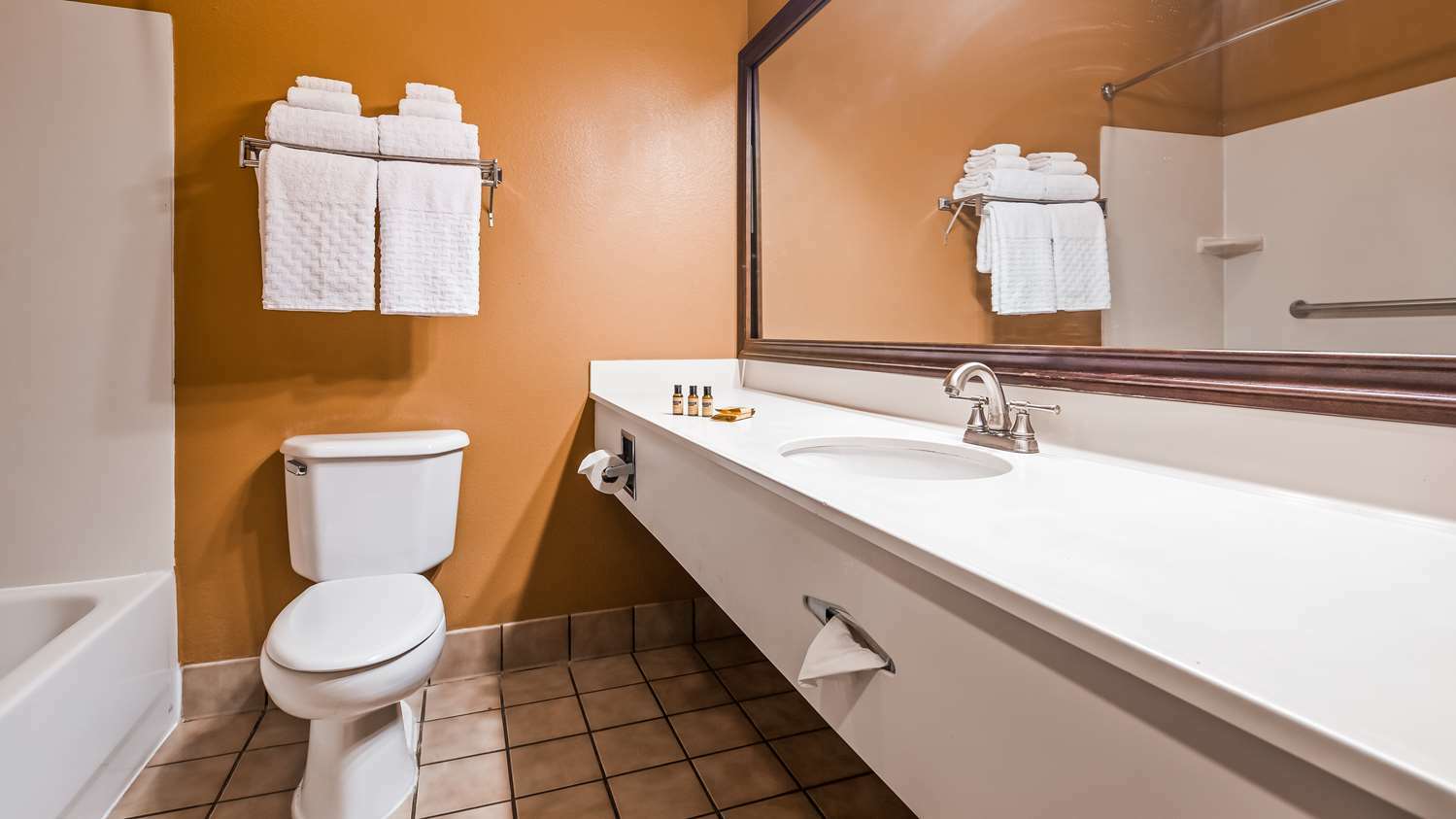 Best Western Plus Brandywine Inn & Suites Монтиселло Экстерьер фото